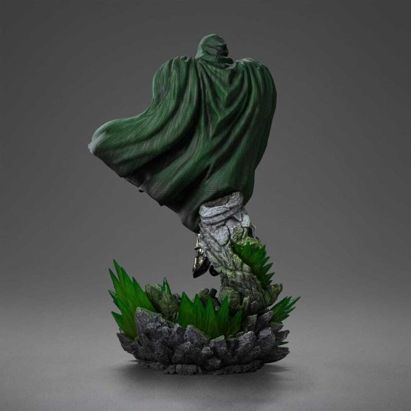 Estatuilla Diorama El Guantelete del Infinito Marvel Legends Art Scale 1 Infinity Doctor Doom 30 cm