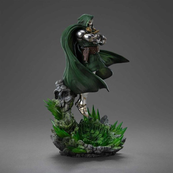 Estatuilla Diorama El Guantelete del Infinito Marvel Legends Art Scale 1 Infinity Doctor Doom 30 cm