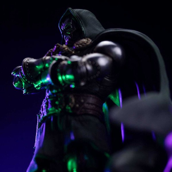 Estatuilla Diorama El Guantelete del Infinito Marvel Legends Art Scale 1 Infinity Doctor Doom 30 cm
