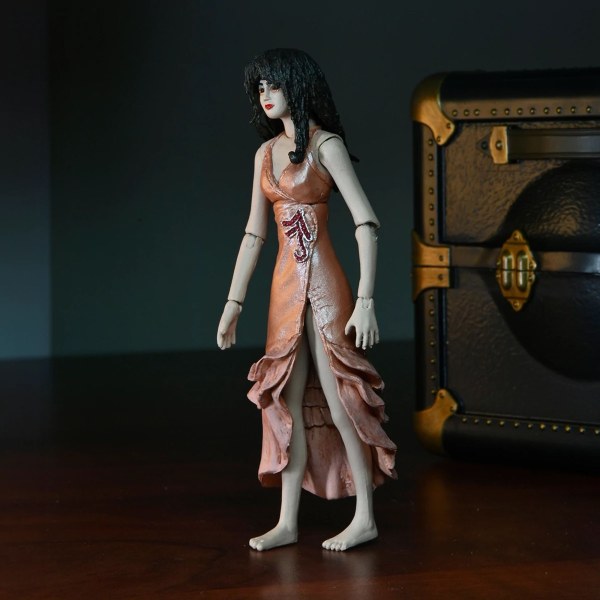TITULAR - FIGURA DE ACCIÓN A ESCALA DE 7" - MUJER SANGUIJUELA Y ESTUCHE DE TÍTERES DE TOULON, PAQUETE DE 2