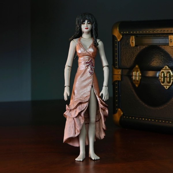 TITULAR - FIGURA DE ACCIÓN A ESCALA DE 7" - MUJER SANGUIJUELA Y ESTUCHE DE TÍTERES DE TOULON, PAQUETE DE 2