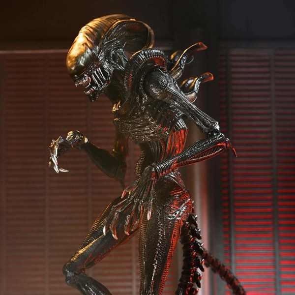 ALIEN: RÓMULO - FIGURA DE ACCIÓN A ESCALA DE 7" - XENOMORFO QUEMADO DEFINITIVO