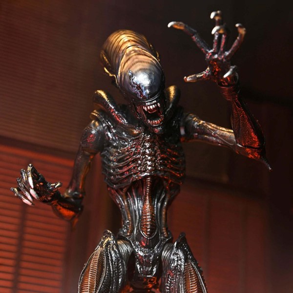ALIEN: RÓMULO - FIGURA DE ACCIÓN A ESCALA DE 7" - XENOMORFO QUEMADO DEFINITIVO