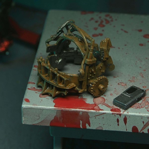 SAW (FRANQUICIA) - FIGURA DE ACCIÓN A ESCALA DE 7” - ULTIMATE JIGSAW KILLER (TÚNICA NEGRA)