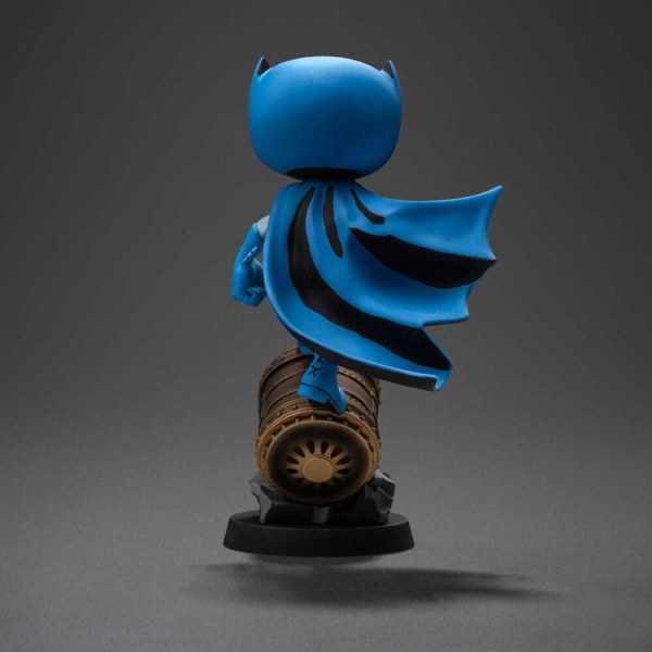 Figura de Batman Mini Co. PVC Batman en Bat-Señal (Variante Azul) 15 cm