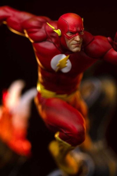 Estatuilla DC 10 1 Scale Flash 25 cm
