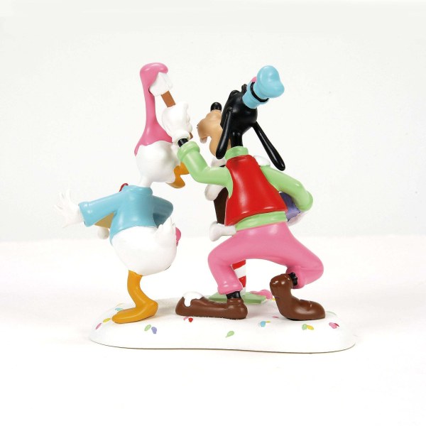 DONALD Y GOOFY HACEN UN LÍO - DISNEY VILLAGE