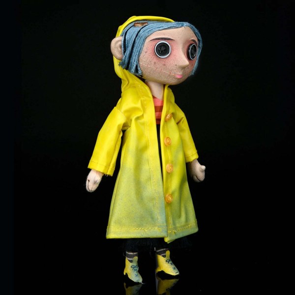 CORALINE - RÉPLICA DE ATREZZO - RÉPLICA DE MUÑECA DE 10"