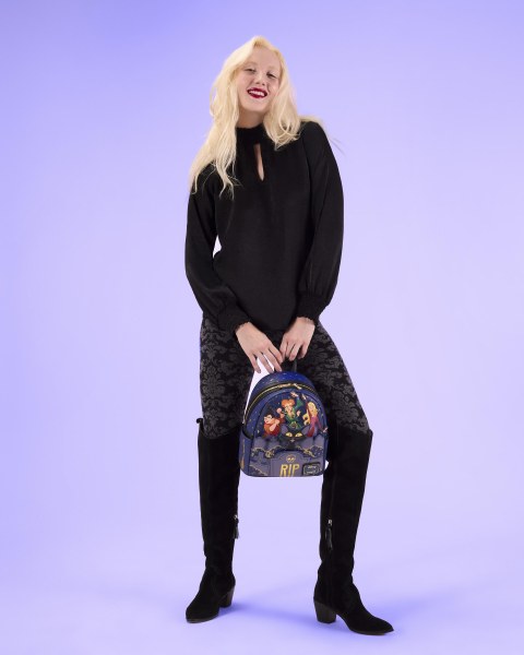 MINI MOCHILA DE LAS ABRACADABRA SANDERSON: HOCUS POCUS - DISNEY PIXAR LOUNGEFLY