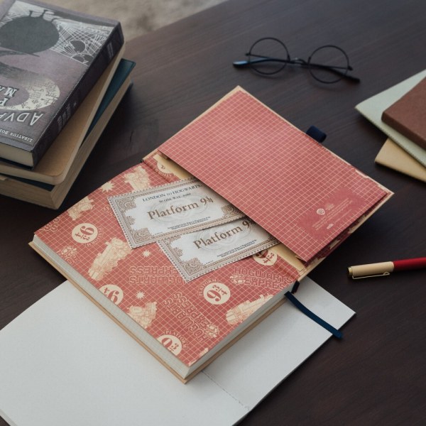 Cuaderno premium 4 con bolígrafo plataforma 9 3/4 - HARRY POTTER