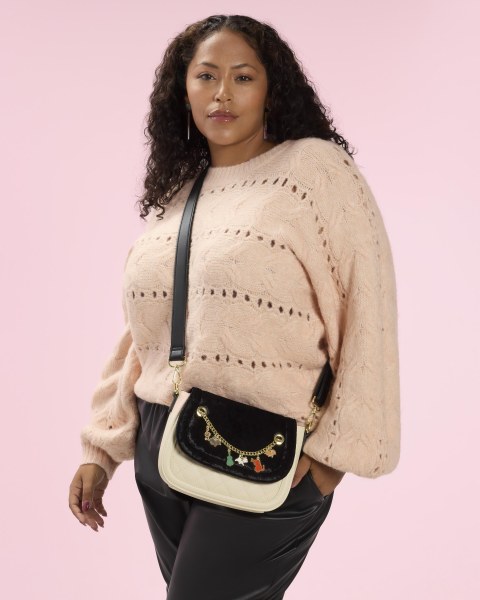 BOLSO BANDOLERA CON CHARM DE LOS ARISTOGATOS - DISNEY LOUNGEFLY