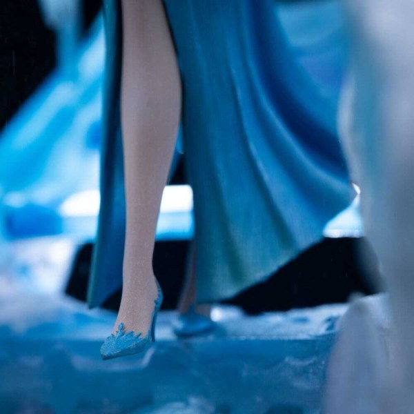 Figura de Elsa a escala 1 de Frozen, 10 cm
