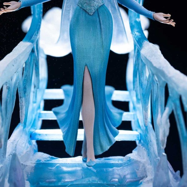 Figura de Elsa a escala 1 de Frozen, 10 cm