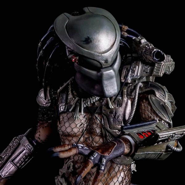DEPREDADOR - FIGURA ESCALA ¼ - DEPREDADOR CAZADOR DE LA JUNGLA CON LUCES LED