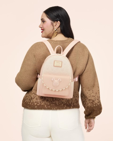 MINI MOCHILA CON ESTAMPADO TODO DE MICKEY Y AMIGOS - DISNEY LOUNGEFLY