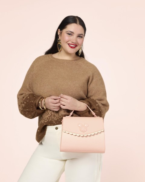 BOLSO BANDOLERA CON ESTAMPADO TODO DE MICKEY Y AMIGOS - DISNEY LOUNGEFLY