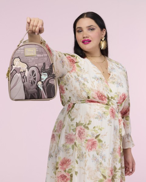 MINI MOCHILA AURORA Y MALÉFICA RUEDA GIRATORIA - DISNEY LOUNGEFLY LA BELLA DURMIENTE