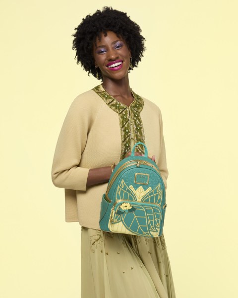 MINI MOCHILA COSPLAY DE TIANA - DISNEY LOUNGEFLY LA PRINCESA Y EL SAPO
