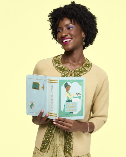 BOLSO BANDOLERA LIBRO DE RECETAS TIANA - DISNEY LOUNGEFLY LA PRINCESA Y EL SAPO