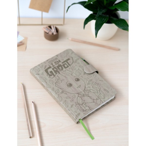 CUADERNO PREMIUM A5 CON LÁPIZ PROYECTOR GROOT - MARVEL