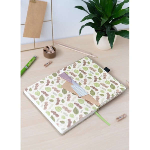 CUADERNO PREMIUM A5 CON LÁPIZ PROYECTOR GROOT - MARVEL