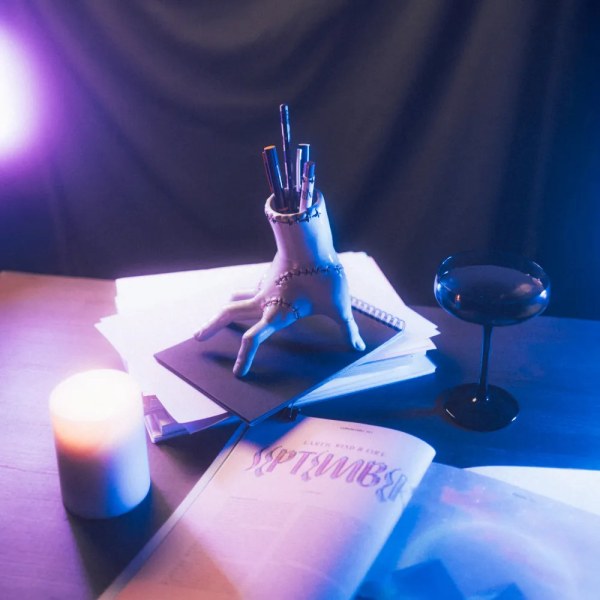 PORTALÁPICES CON SET DE ESCRITURA – MIÉRCOLES