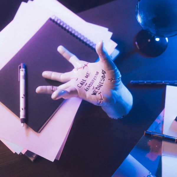 PORTALÁPICES CON SET DE ESCRITURA – MIÉRCOLES