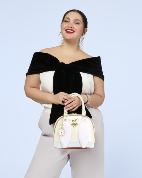 BOLSO DE MANO CONEJO BLANCO - LOUNGEFLY DISNEY ALICIA EN EL PAÍS DE LAS MARAVILLAS