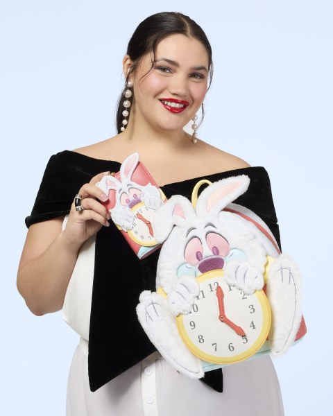 CARTERA CONEJO BLANCO - DISNEY LOUNGEFLY ALICIA EN EL PAÍS DE LAS MARAVILLAS