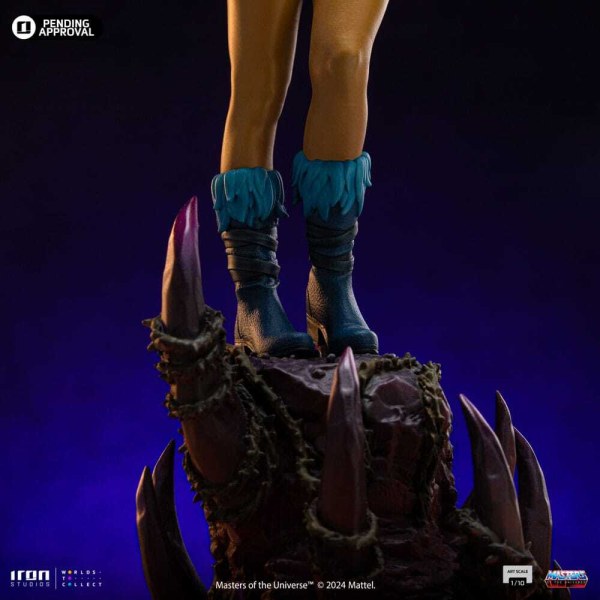 Estatuilla Masters of the Universe 1 10 Scale Evil-Lyn Variante de color 28 cm