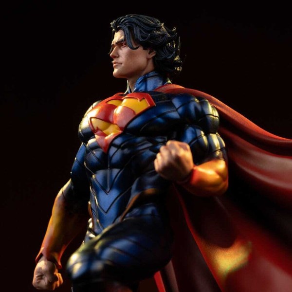 Art Scale Superman Absolute 25cm - Iron Studios DC Comics.