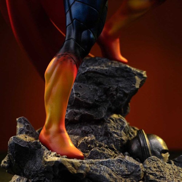 Art Scale Superman Absolute 25cm - Iron Studios DC Comics.