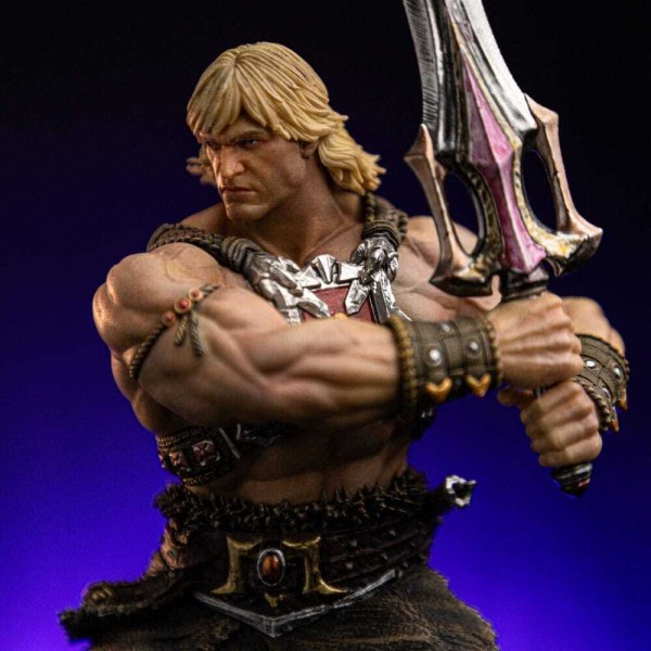 Figurita Maestros del Universo 1/10 Art Scale Deluxe He-Man Desatado 34 cm