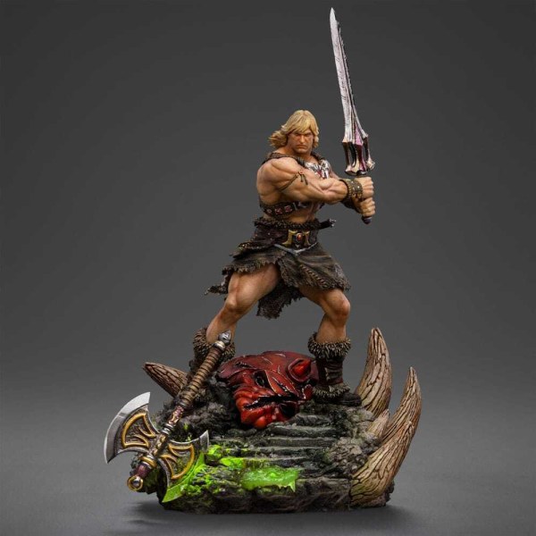 Figurita Maestros del Universo 1/10 Art Scale Deluxe He-Man Desatado 34 cm