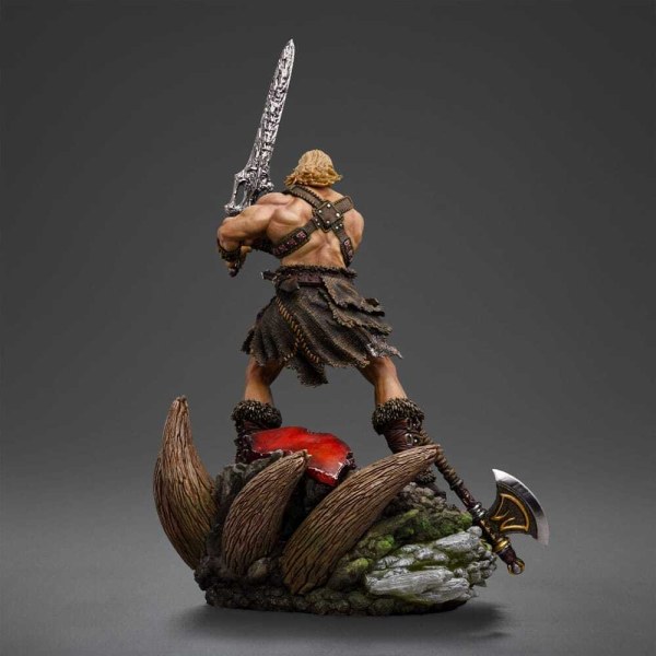 Figurita Maestros del Universo 1/10 Art Scale Deluxe He-Man Desatado 34 cm