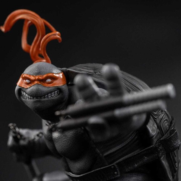 Estatuilla de las 1:10 Scale Michelangelo Variante Blanco y Negro 26 cm