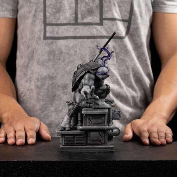 Estatuilla de las 1/10 Scale Donatello Variante Blanco y Negro 26 cm