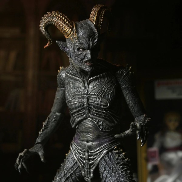 FIGURA ACCIÓN DEFINITIVA DE MALTHUS EL DEMONIO - NECA EL UNIVERSO DEL CONJURO