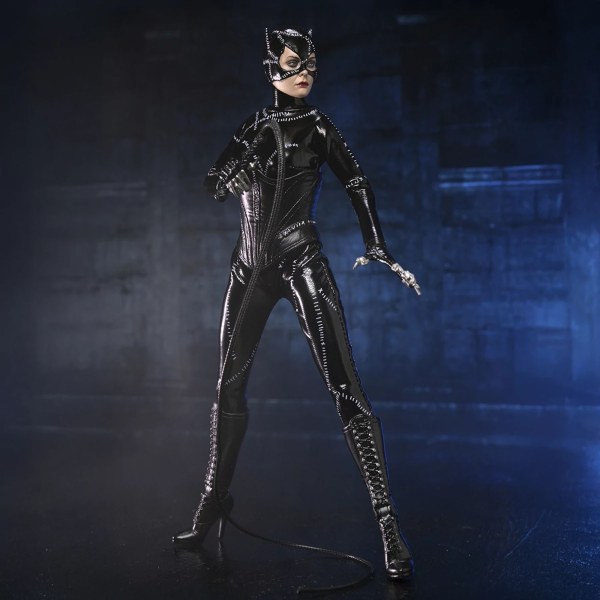 FIGURA DE ACCIÓN VESTIDA CATWOMAN - NECA BATMAN RETURNS