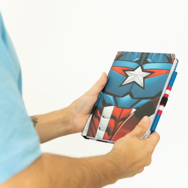 CUADERNO UNIFORME PREMIUM A5 CON BOLÍGRAFO - MARVEL CAPITÁN AMÉRICA