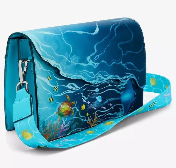 BOLSO BANDOLERA EXCLUSIVO WATER FLOW - DISNEY LOUNGEFLY VAIANA