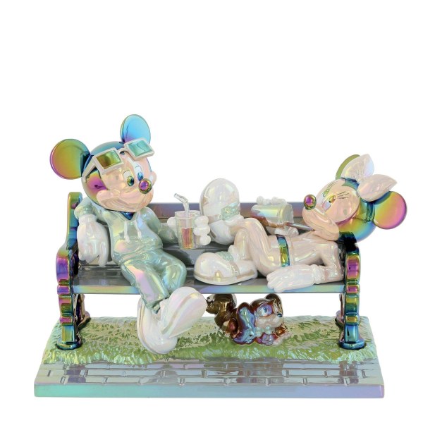 FIGURITA DE MICKEY Y MINNIE SENTADOS EN UNA SILLA CON ACABADO GALVANIZADO - DISNEY SHOWCASE