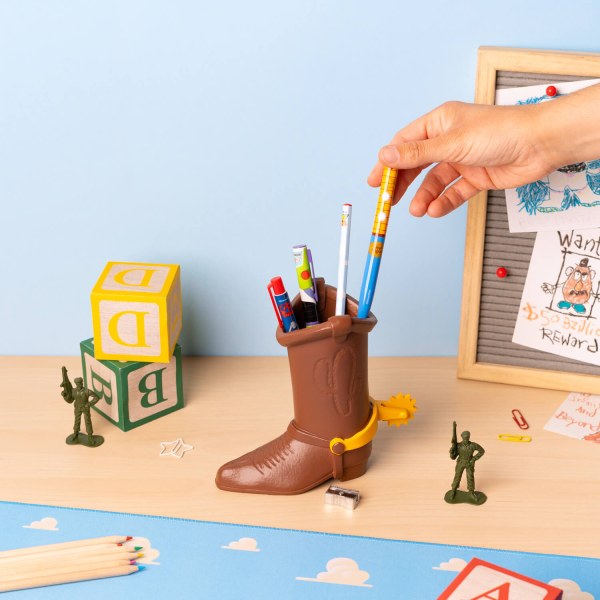 Portalápices con forma de bota de Woody de Toy Story y set de Artículos De Papelería – 16 cm