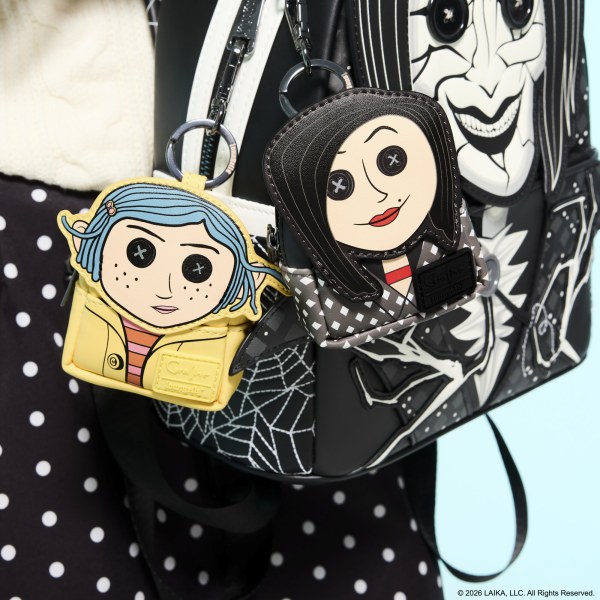 Llavero Mini Mochila Misteriosa - Loungefly Coraline