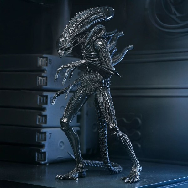 ALIENS - FIGURA DE ACCIÓN A ESCALA 7" - XENOMORFO GUERRERO SUPREMO 40 ANIVERSARIO (NEGRO)