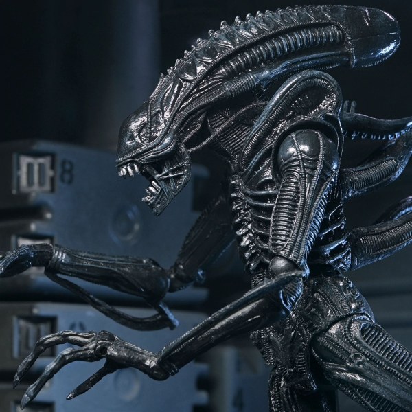 ALIENS - FIGURA DE ACCIÓN A ESCALA 7" - XENOMORFO GUERRERO SUPREMO 40 ANIVERSARIO (NEGRO)
