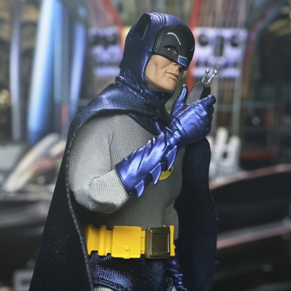 BATMAN (SERIE DE TV 1966) - FIGURA DE ACCIÓN BATMAN 8" CON ROPA