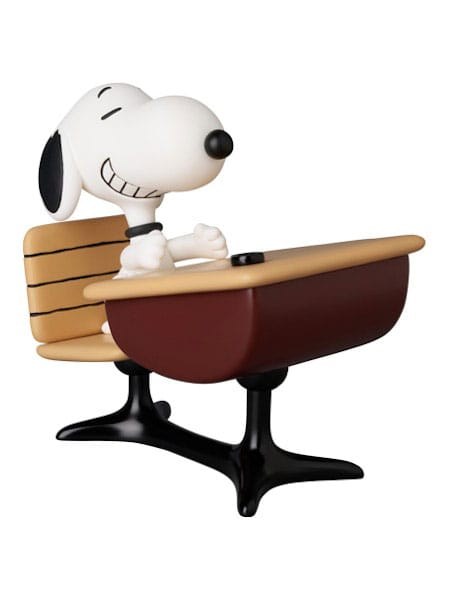 mini figura Medicom UDF serie 18 Snoopy con escritorio 9 cm - Peanuts