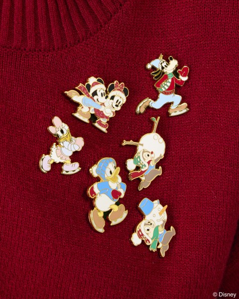 Pin Caja Misteriosa Mickey y Amigos Actividades de Invierno - Disney Loungefly