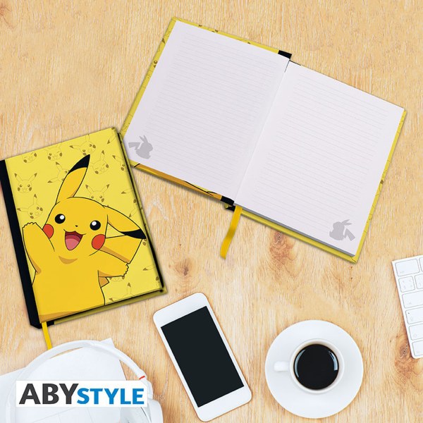 POKEMON - Cuaderno A5 + Taza 320 ml + Postales "Pikachu"